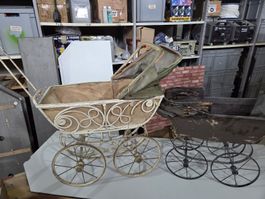 2 alte Kinderwagen