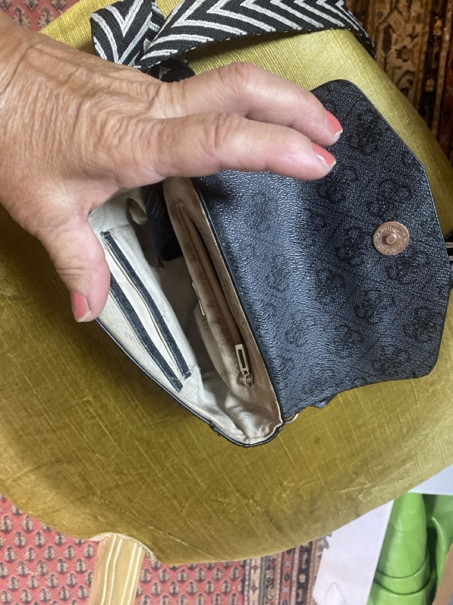 Taschen für Damen: Guess tasche – Gebraucht aus zürich von vivti63 1
