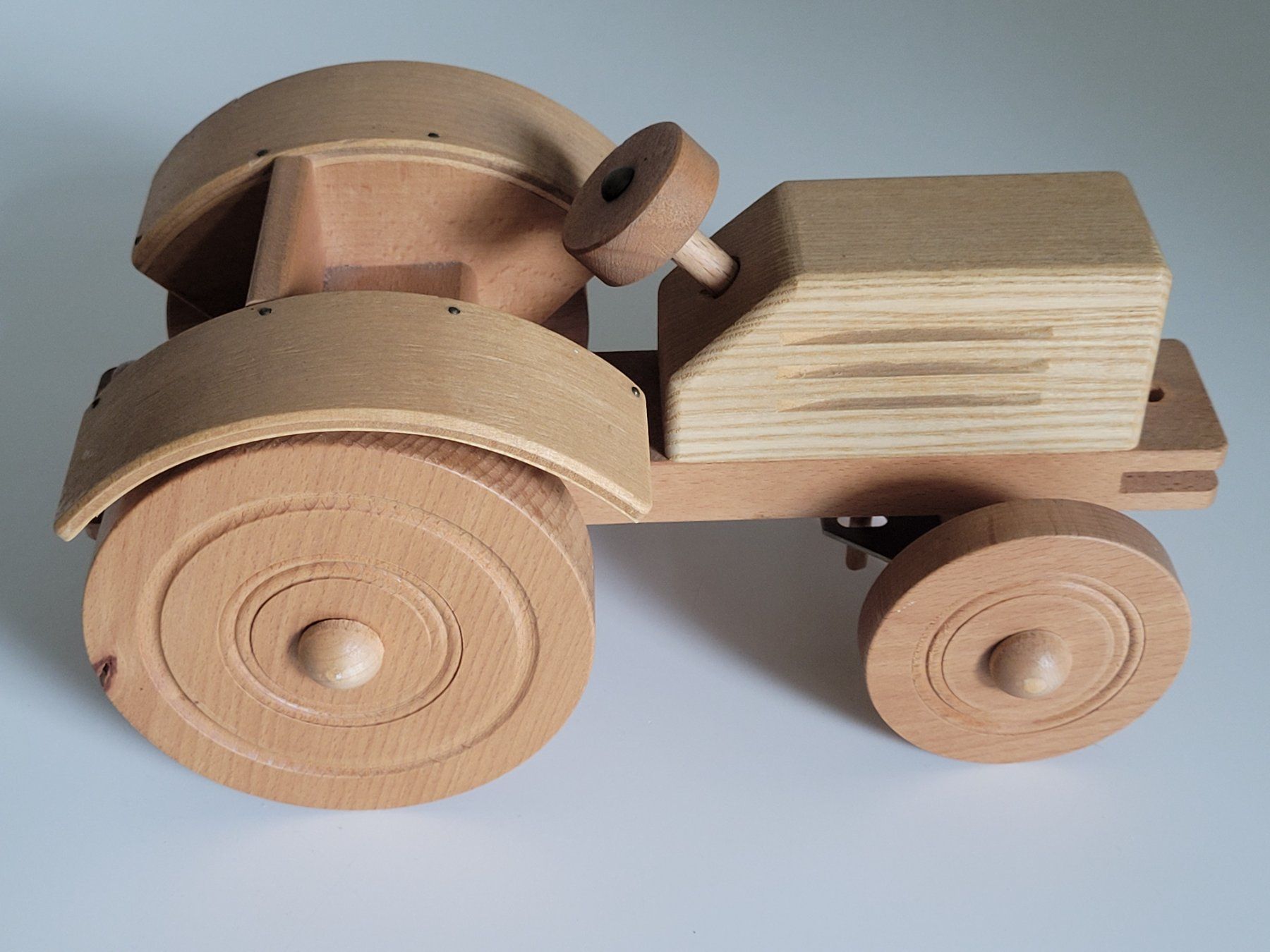 Spielzeuge: Holz Traktor Spielzeug Handarbeit – Gebraucht aus Zofingen von Loop_ReSale 4