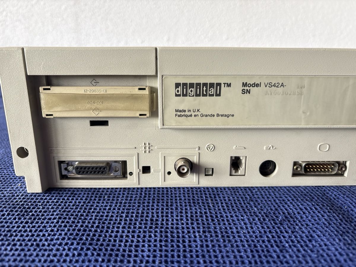 PC: VAXstation3100 Serie DEC VS42A Workstation – Usato da Luzern venduto da Atar58 2