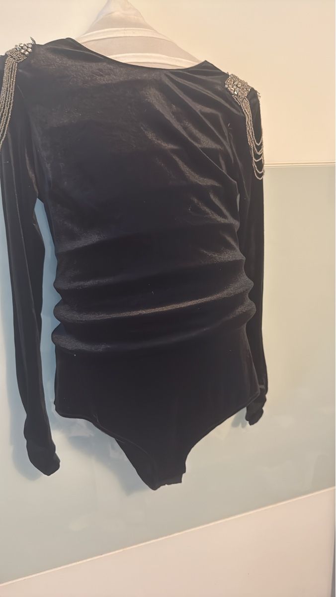Zara Vestiti: Elegantes Samtkleid mit Schmuckdetails, Grösse S – Usato da Winterthur venduto da Zelish84.
