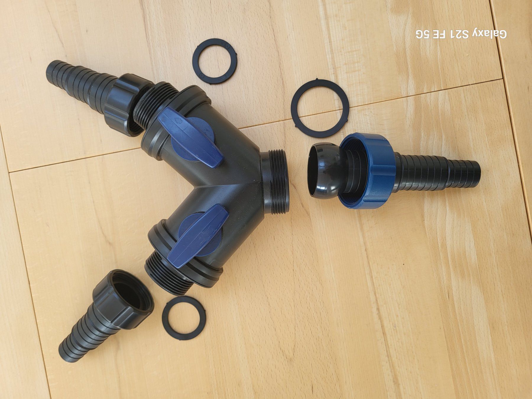 Alimentazione elettrica: Oase Y-Verteiler mit Einstellventilen – Nuovo e nell'imballaggio originale da Niedergösgen venduto da Beramh 1