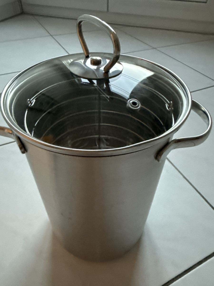 Pfannen: Spargelpfanne 24 cm hoch – Gebraucht aus Zell ZH von Guffos