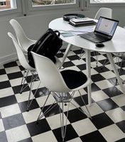 MASSIVER WEISSER TISCH DESIGN OVAL