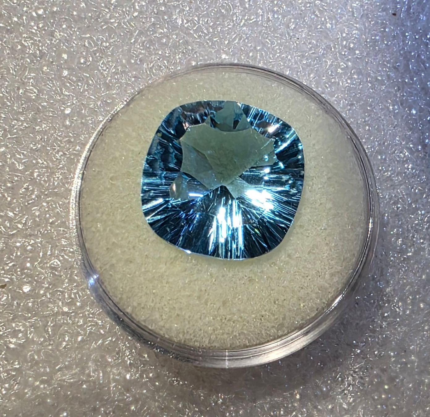 Pietre preziose: 13,4 ct Topaze naturelle Sky Blue – Usato da Carouge GE venduto da Crystal_Energy 1
