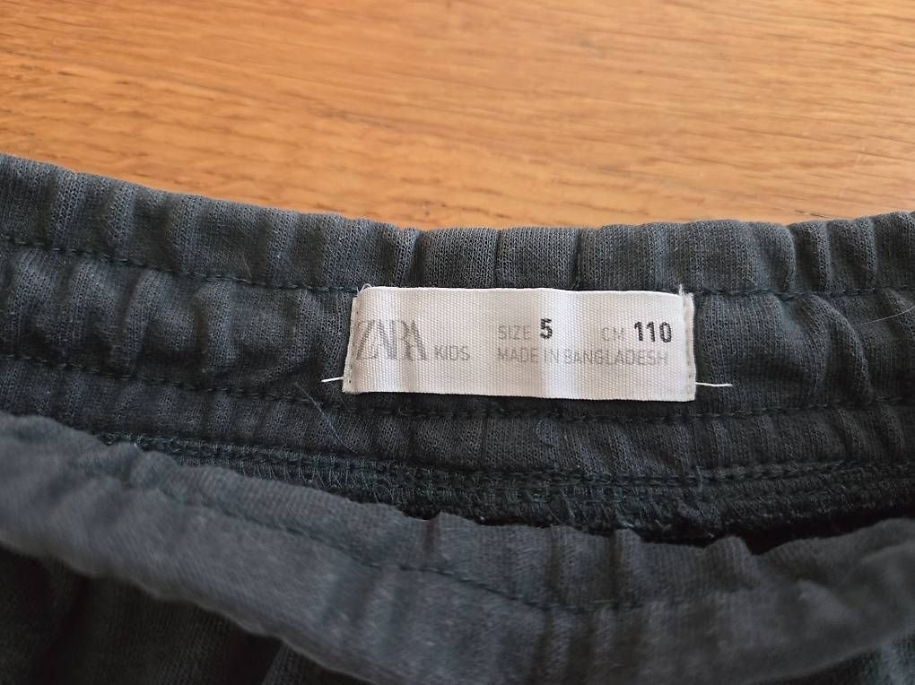Pantaloni: Kurze Hose Gr.110 Zara Kids – Usato da Mönchaltorf venduto da snowwater 1