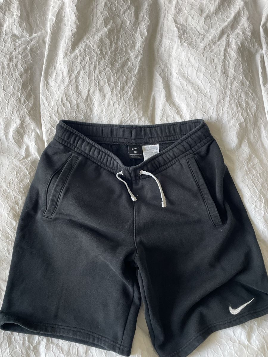 Nike Pantaloni: 3 Nike Shorts, drei Farben – Usato da Bern venduto da pesche789 3