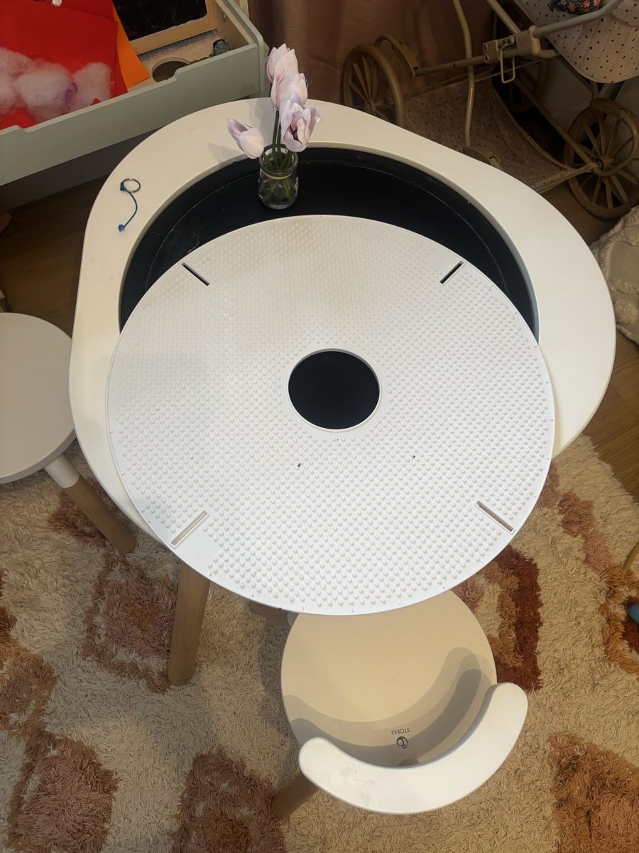 Tischset: Stokke MuTable Kindertisch mit Stuhl weiss gebraucht – Gebraucht aus Cham von Giulia1009 2
