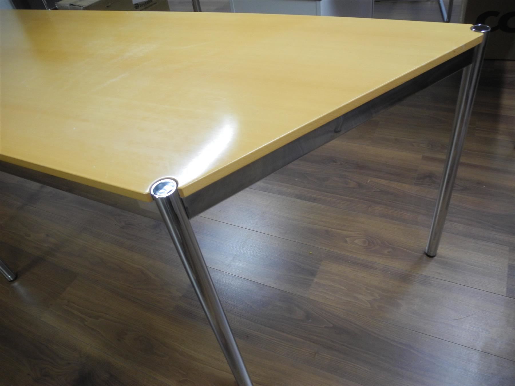 USM Tavoli: USM Haller Tisch / Bürotisch, Nr. 21d – Usato da Kottwil venduto da Crazyrolf 7