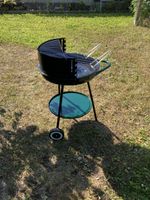 Holzkohlegrill schwarz/grün mit Rollen guter Zustand