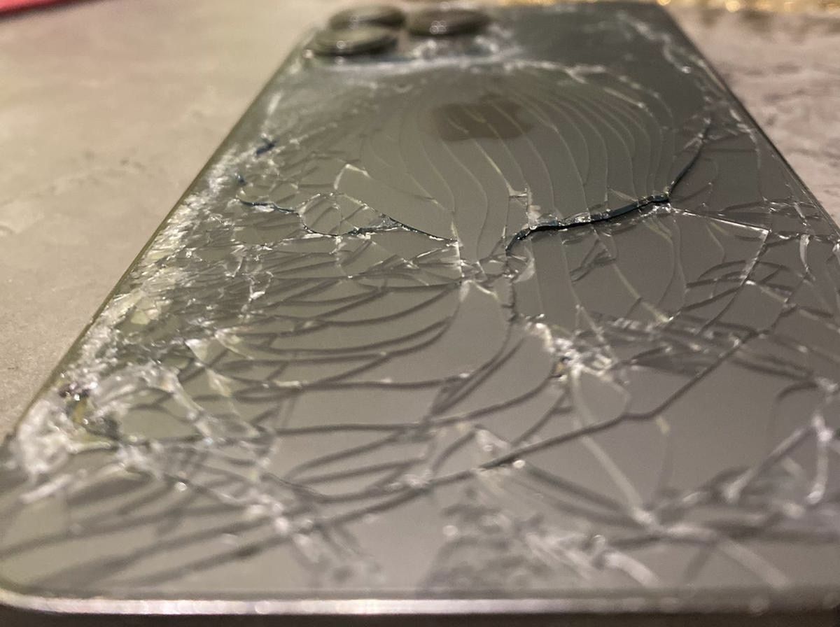 Apple Portables: iPhone 13 Pro - Refurbished – Défectueux à Basel par retro-spective 4