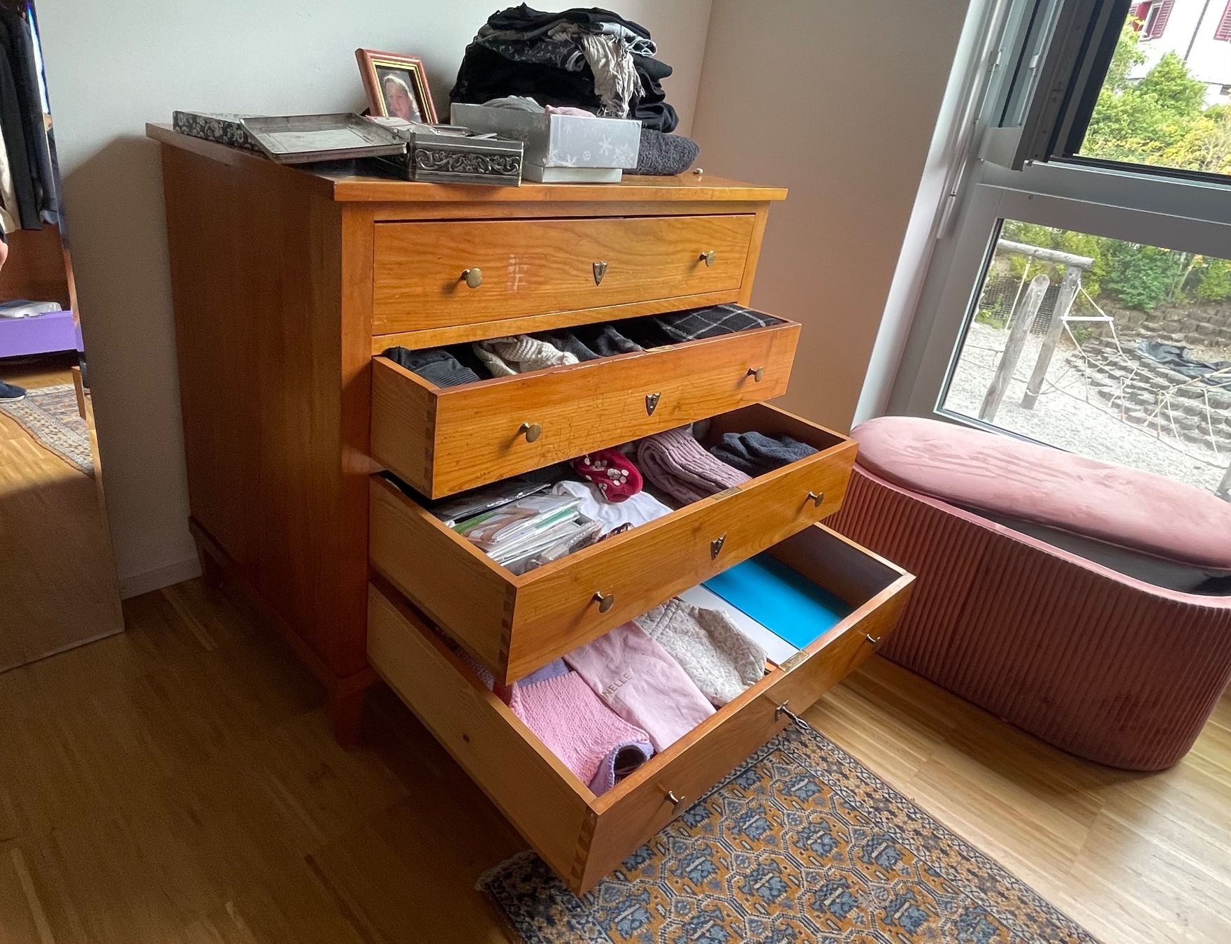 Cassettiere: Gratis Antike Kommode - Massives Holz - 4 Schubladen – Usato da Luzern venduto da woti-shop 5