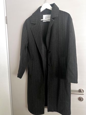 Dunkelgrauer Bershka Mantel, Top Zustand