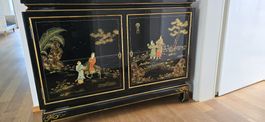 LETZTE CHANCE Asiatischer Schrank schwarz mit Gold-Decor