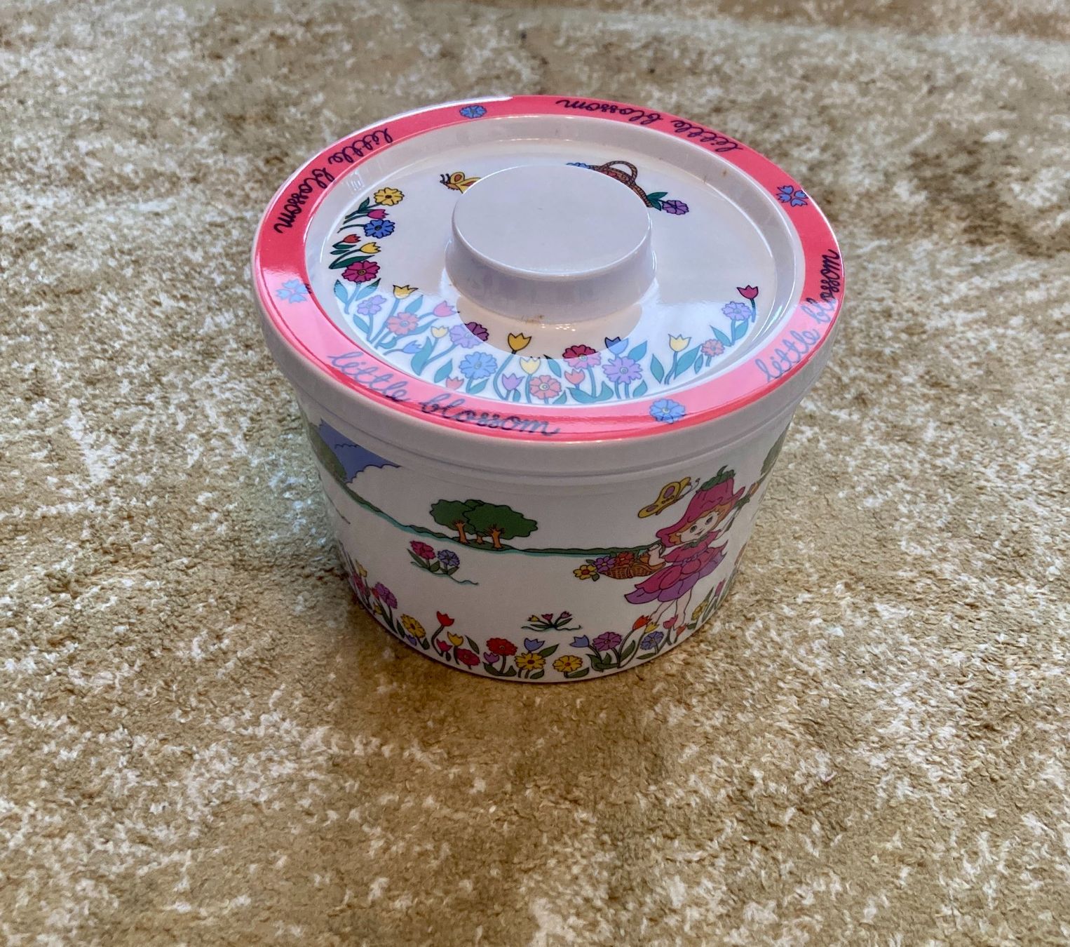 Behälter & Ähnliches: Little Blossom Dose / Behälter mit Deckel – Gebraucht aus Saas-Grund von rau_tn8j