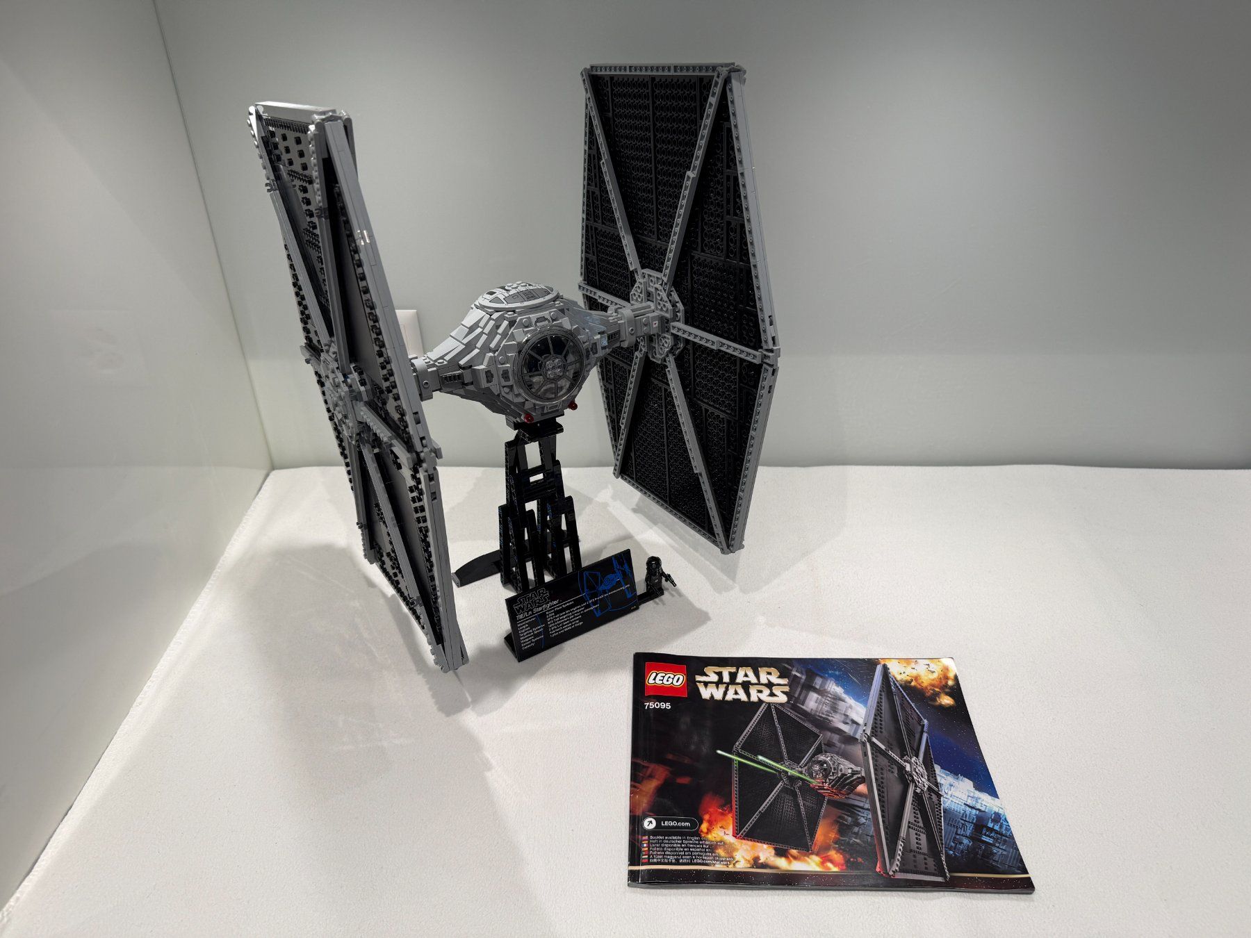 Lego Kit di costruzioni: 75095 LEGO Star Wars UCS Tie Fighter – Usato da Muri AG venduto da Lego-Collector
