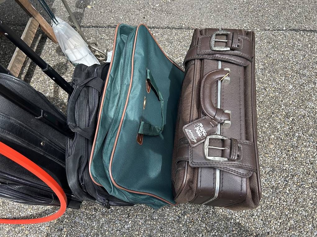 Valigie: Verschiedene Koffer zu verkaufen – Usato da Liebefeld venduto da TizianaMeti 2