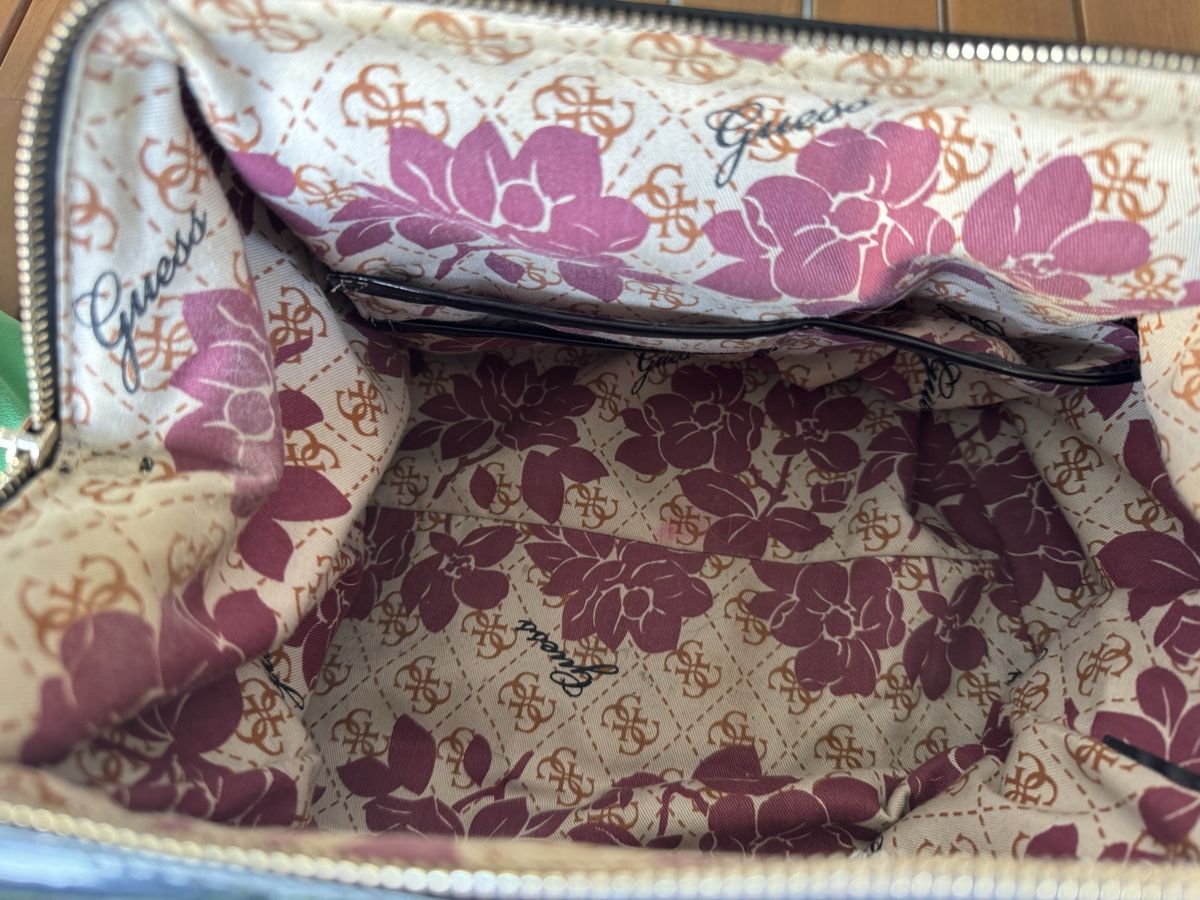 Guess Borse da donna: Guess Monogram Satchel Handbag – Usato da Malans GR venduto da Knoevels 3