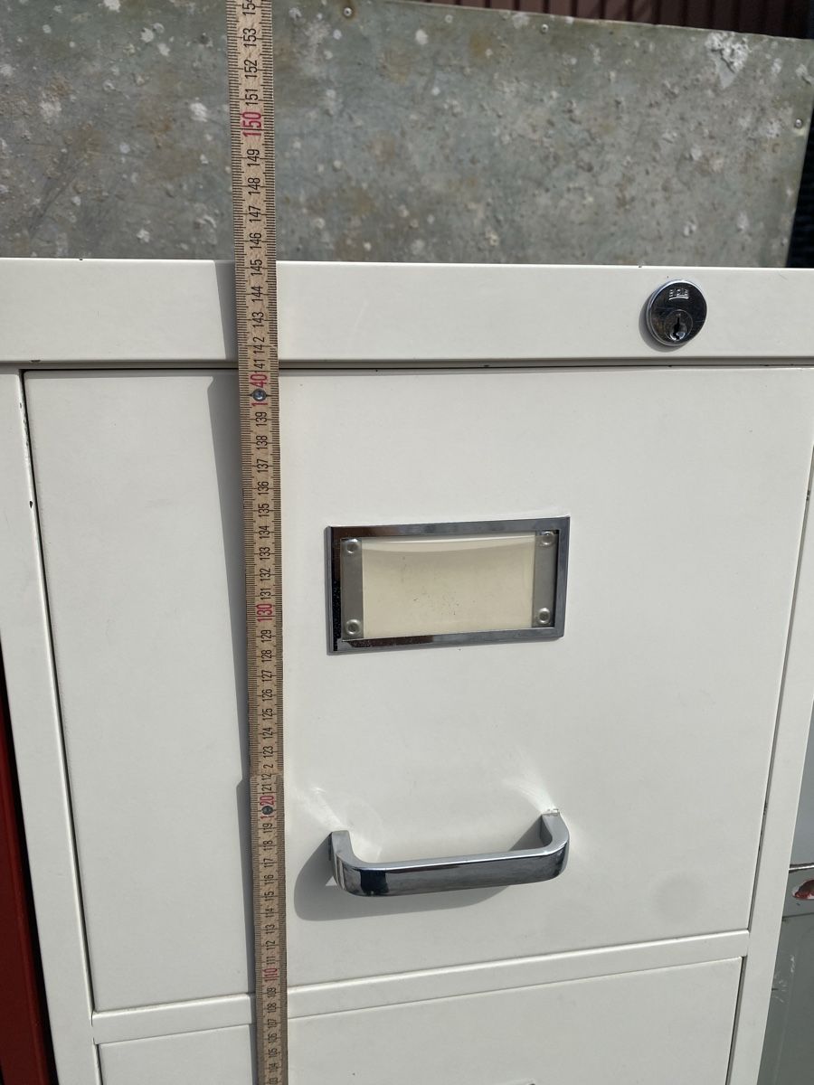 Lista Armadi: Lista Schrank Metall 4 fach – Usato da Effretikon venduto da Metiiiii 1
