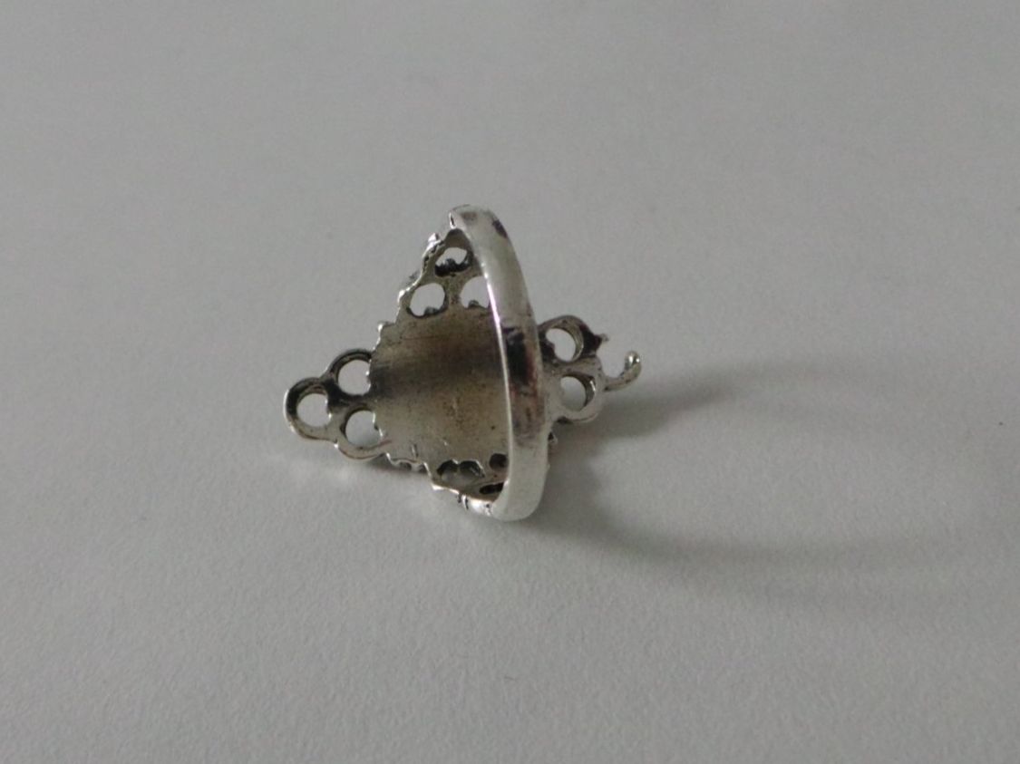 Anelli: Ring silberfarbig, Stein länglich schwarz, U57 – Nuovo (secondo la descrizione) da Flamatt venduto da Tattoo18 1