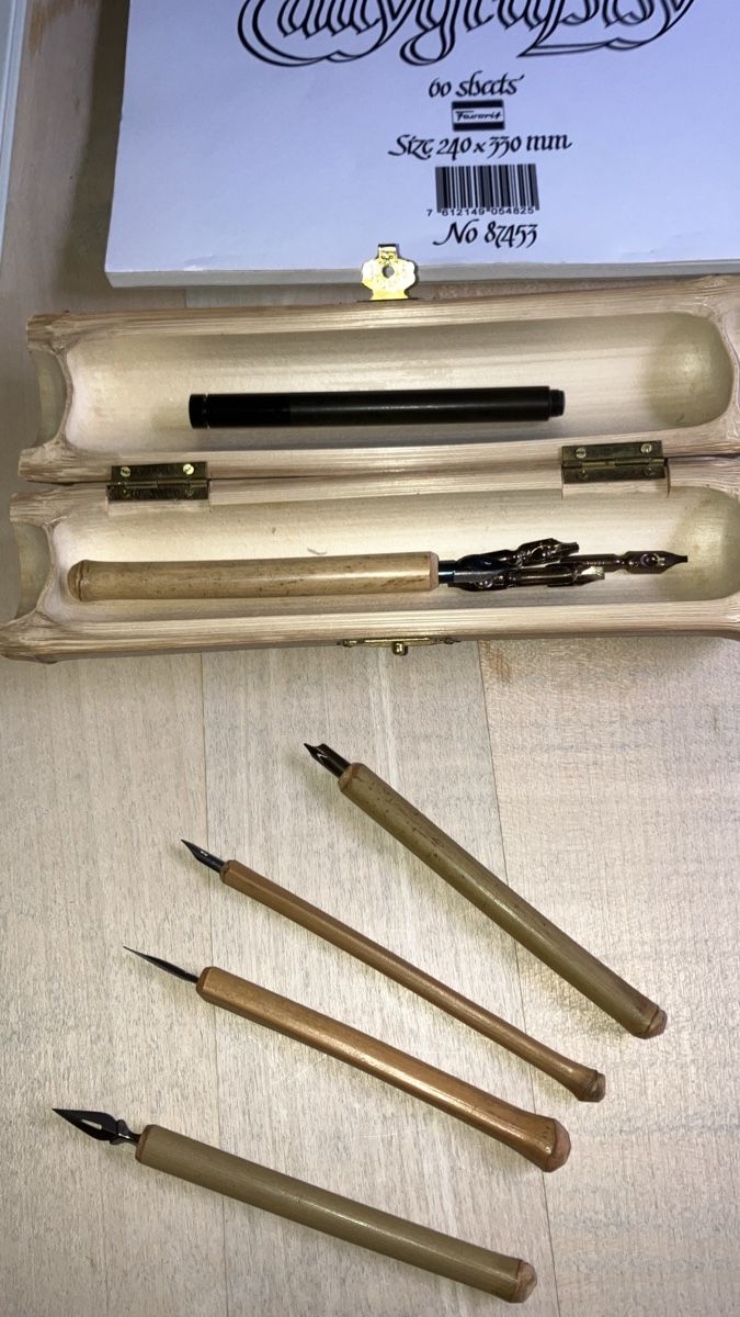 Stifte & Marker: Kalligraphie Startet Set mit Buch und Federn – Neu (gemäss Beschreibung) aus Belp von Doc_Matt_Rox 1