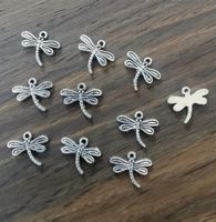 Set mit 10 Libellen Charms Anhänger, silberfarben