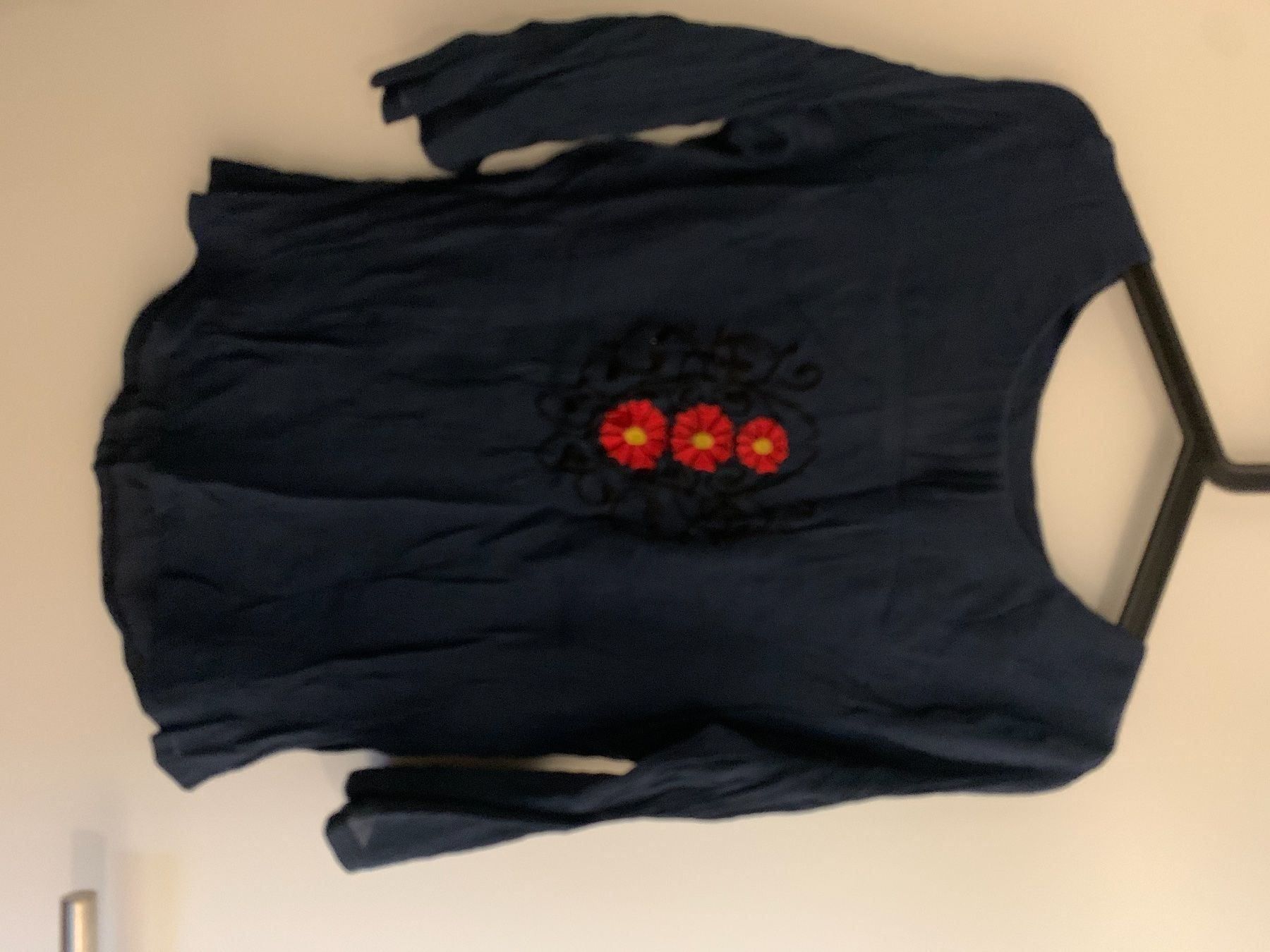 Camicette: Shirt with Embroidery details – Nuovo (secondo la descrizione) da Zürich venduto da Alpen209 1