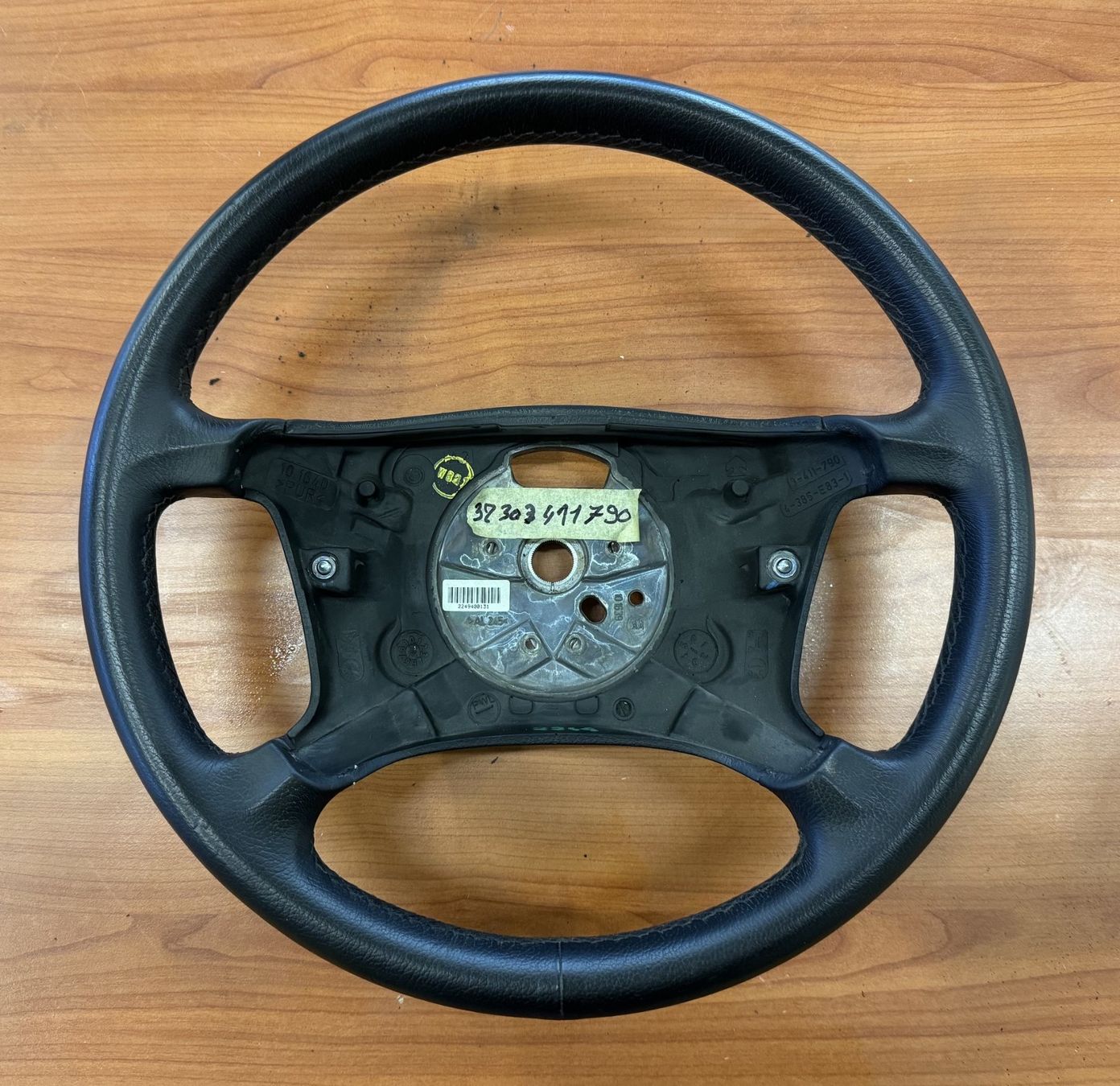 BMW Toutes les pièces auto: BMW X3 E83 Volant cuir 4 branches – D'occasion à Satigny par rfo59