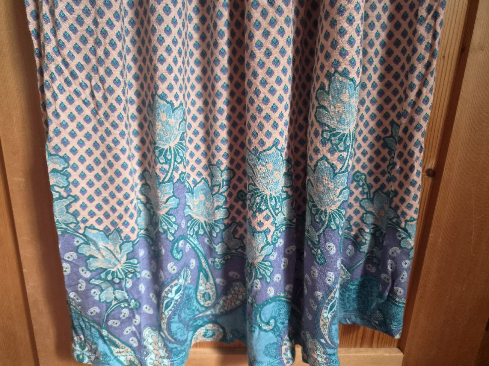 Maddison Vestiti: Schönes, langes Kleid Maddison Viscose Grösse S gemustert – Usato da Wattwil venduto da tannenmeise73 1