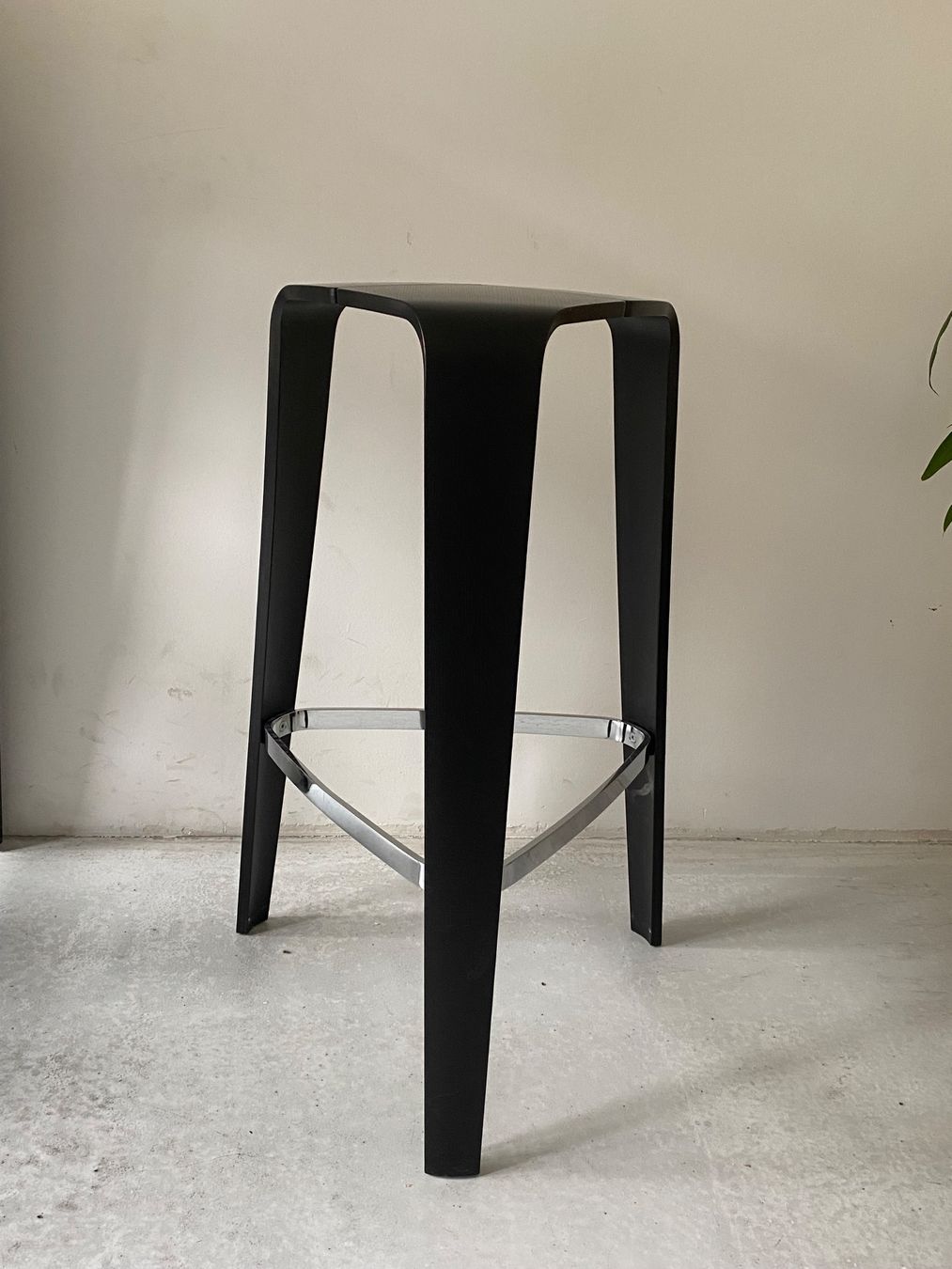 Tische: Designer Büro-Stehtisch mit 4 Hocker – Gebraucht aus Chur von has_f8lc 3