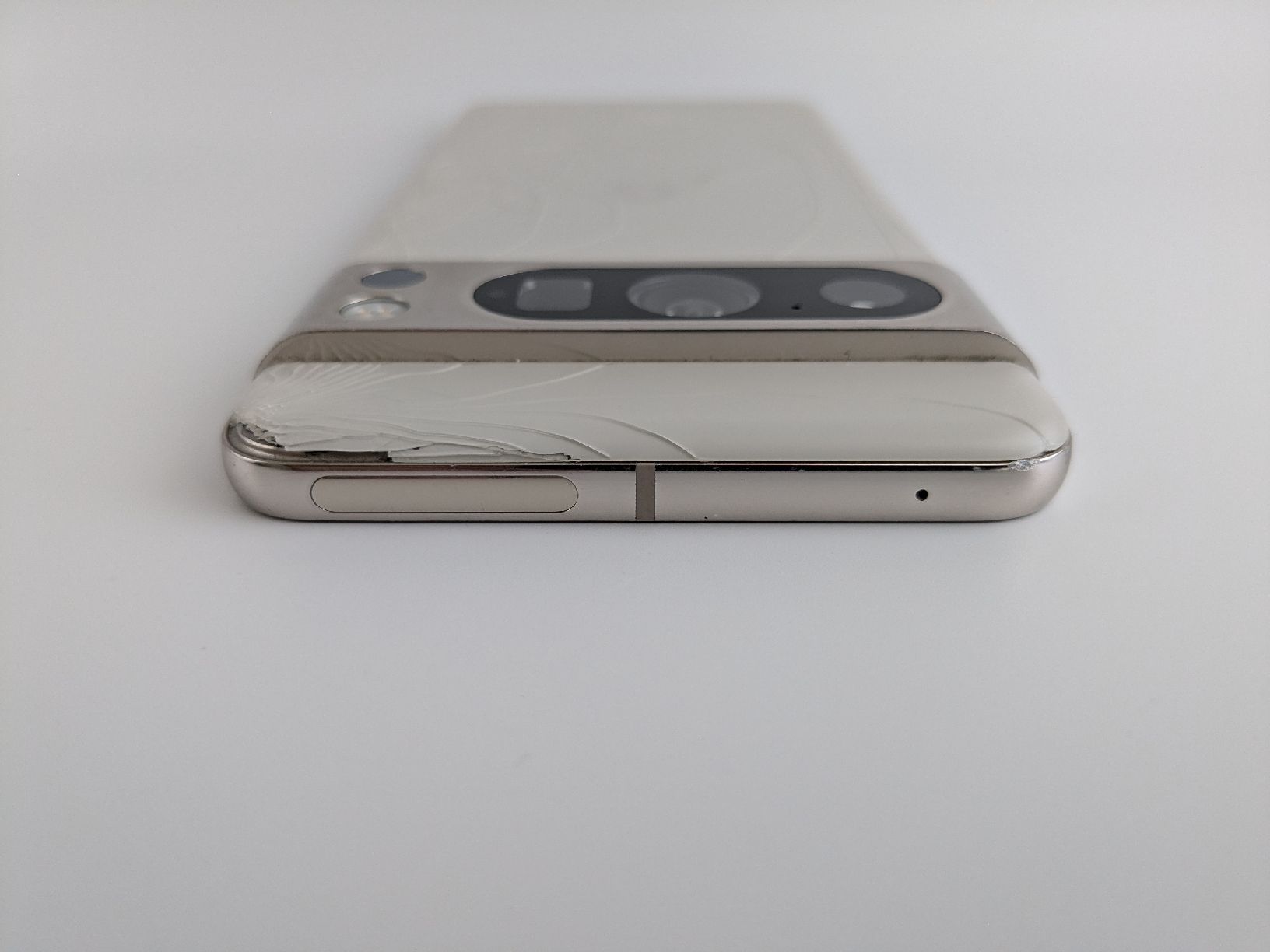 Google Portables: Google Pixel 8 Pro mobile 256GB damaged back screen scratche – D'occasion à Grenchen par gabifp 8