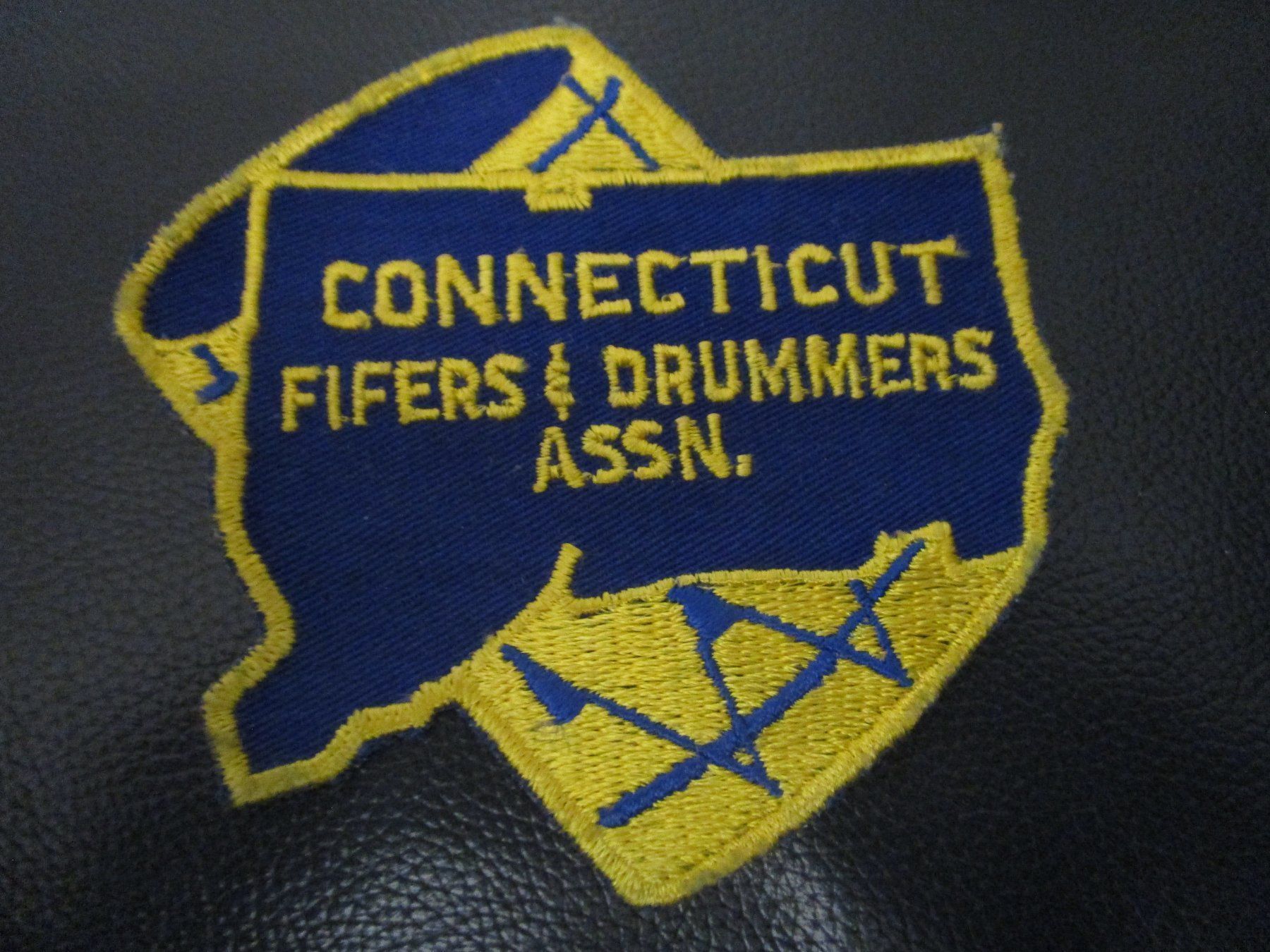 Patches: Connecticut Fifers & Drummers Assn. – Gebraucht aus Riehen von goretto