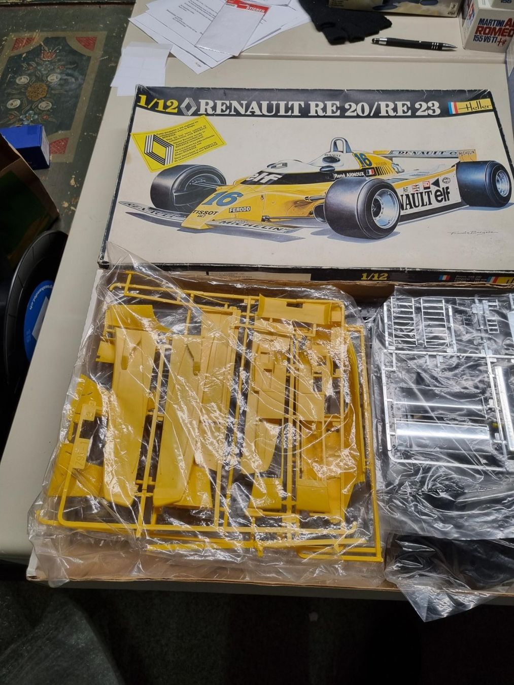 Maquette HELLER RENAULT ESTAFETTE NEW MOULD 80743 | Rets Modelisme
