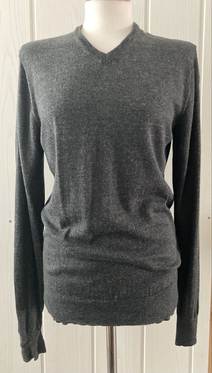Maglioni & Felpe: V-Neck Pullover Gr.S/M , 90%Wolle/ 10% Seide, Anthrazit – Usato da Stetten AG venduto da Hanya