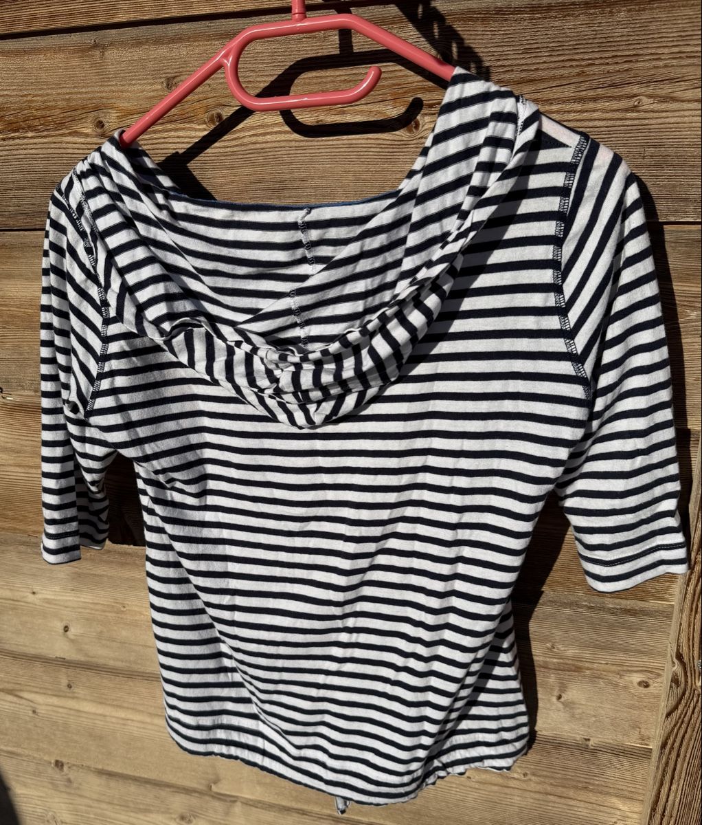 Tops: Pull à capuche bleu & blanc – Gebraucht aus Ovronnaz von Justine96 1