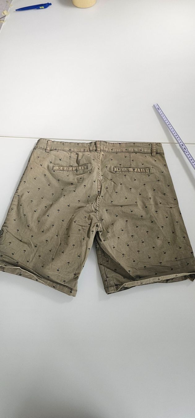 Pantaloni: Shorts mit Palmenmuster, Grösse 38 – Usato da Azmoos venduto da Jadejo 2