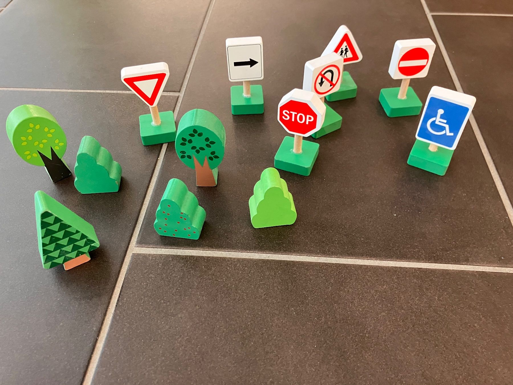 Giocattoli: Strassenbausatz mit Stadt – Usato da Benken SG venduto da Nicae19 3
