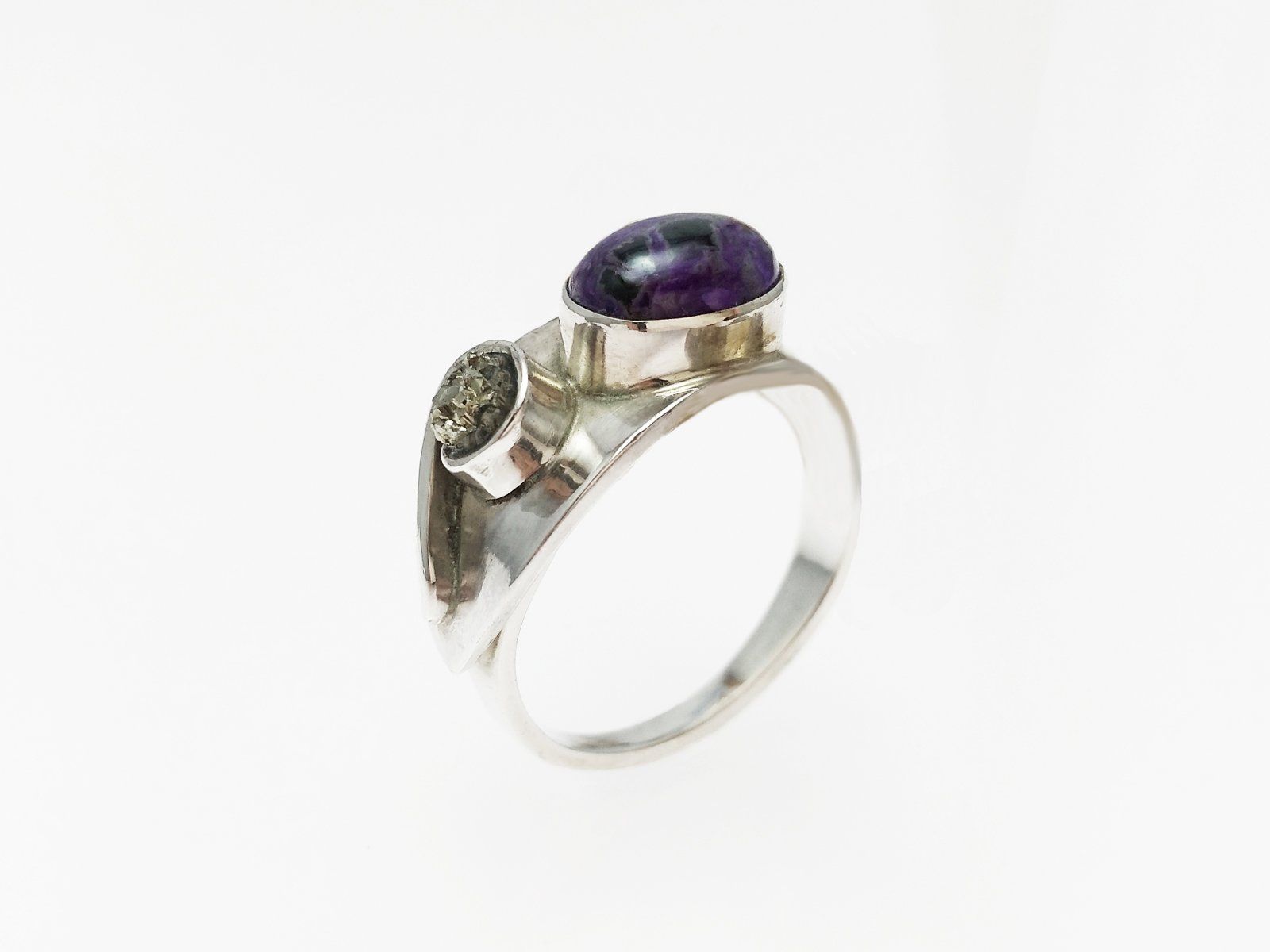 Anelli: Silberring mit Sugilith und Pyrit – Nuovo e nell'imballaggio originale da Meilen venduto da Byrd-bijoux