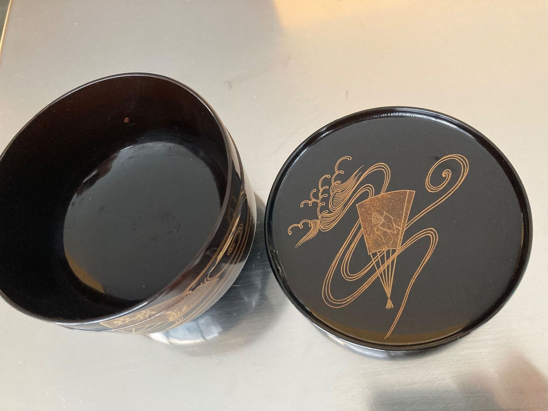 Ciotole: Wunderbare alte Lackschale mit Deckel, Lackdose, Japan – Usato da Zürich venduto da kostbares 5