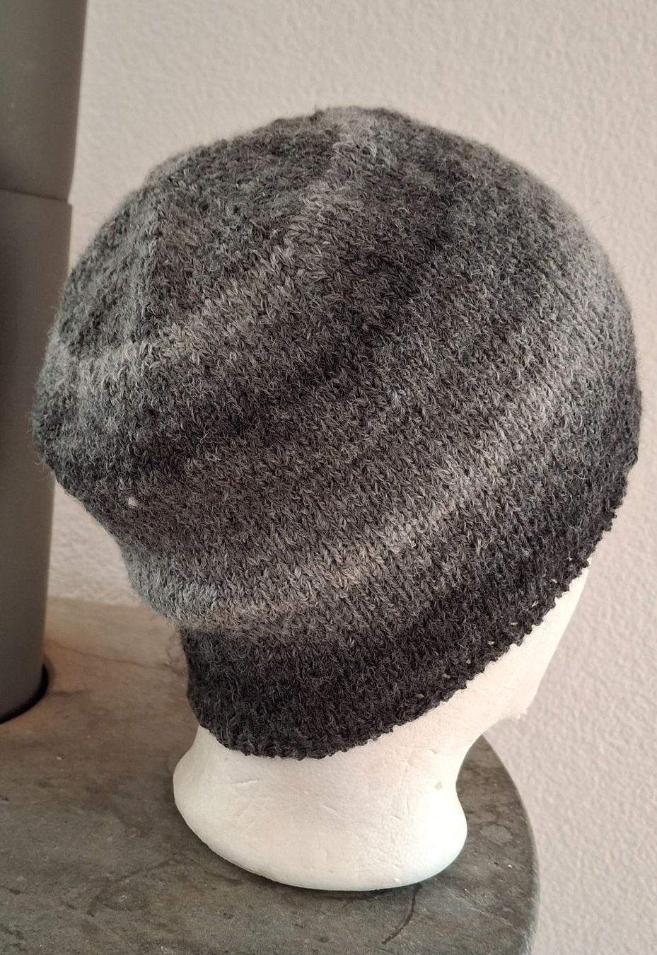 Copricapi, berretti & cappellini: Mütze "Grauzone1" handgestrickt   NEU – Nuovo (secondo la descrizione) da Langenthal venduto da Handstrick 2