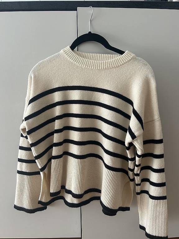 Bershka Pulls & Sweat-shirts: Bershka Pullover – D'occasion à Münsingen par eny04
