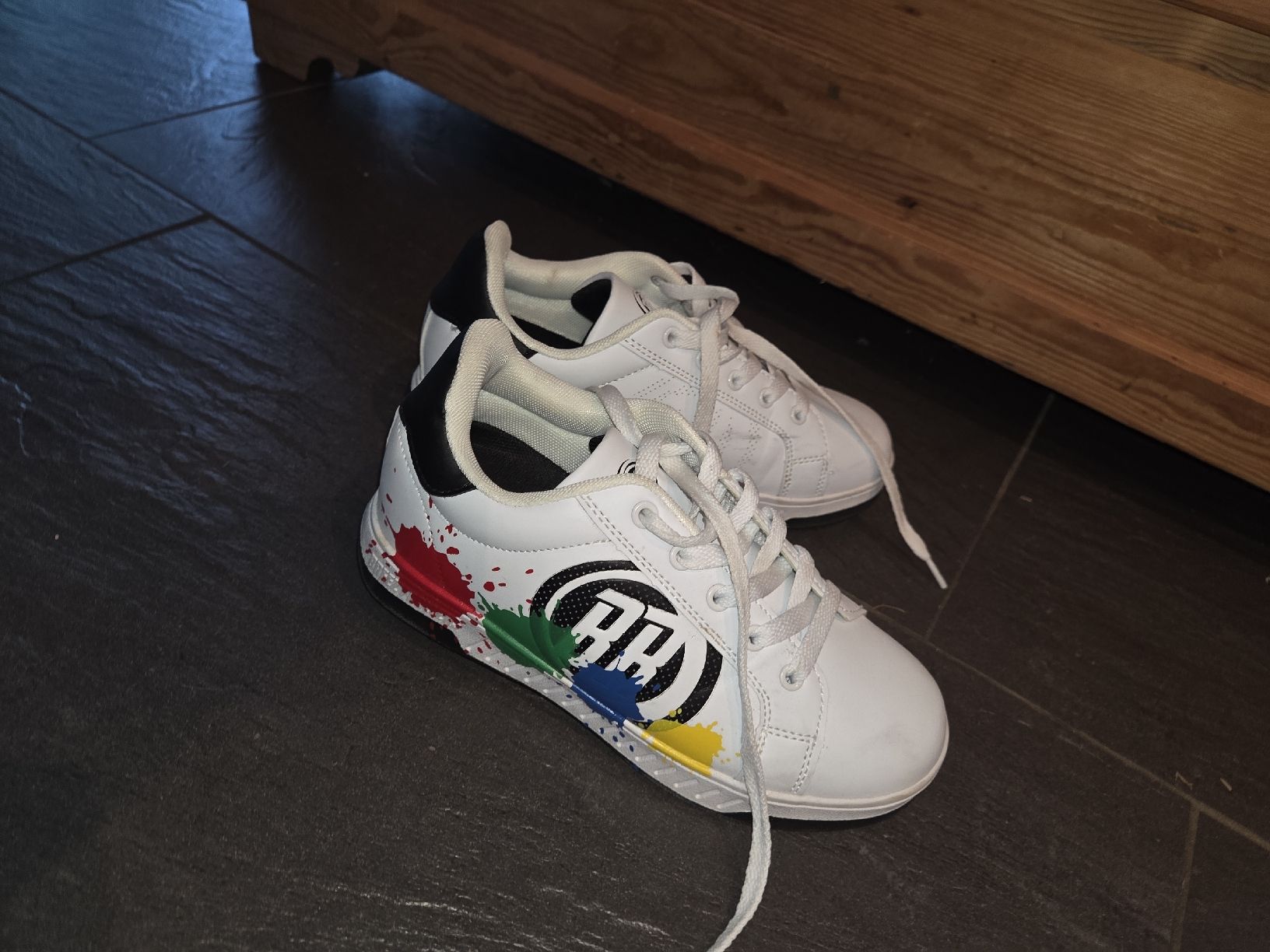 Chaussures garçon: Turnschuhe mit Rollen – D'occasion à Russikon par Blume0121