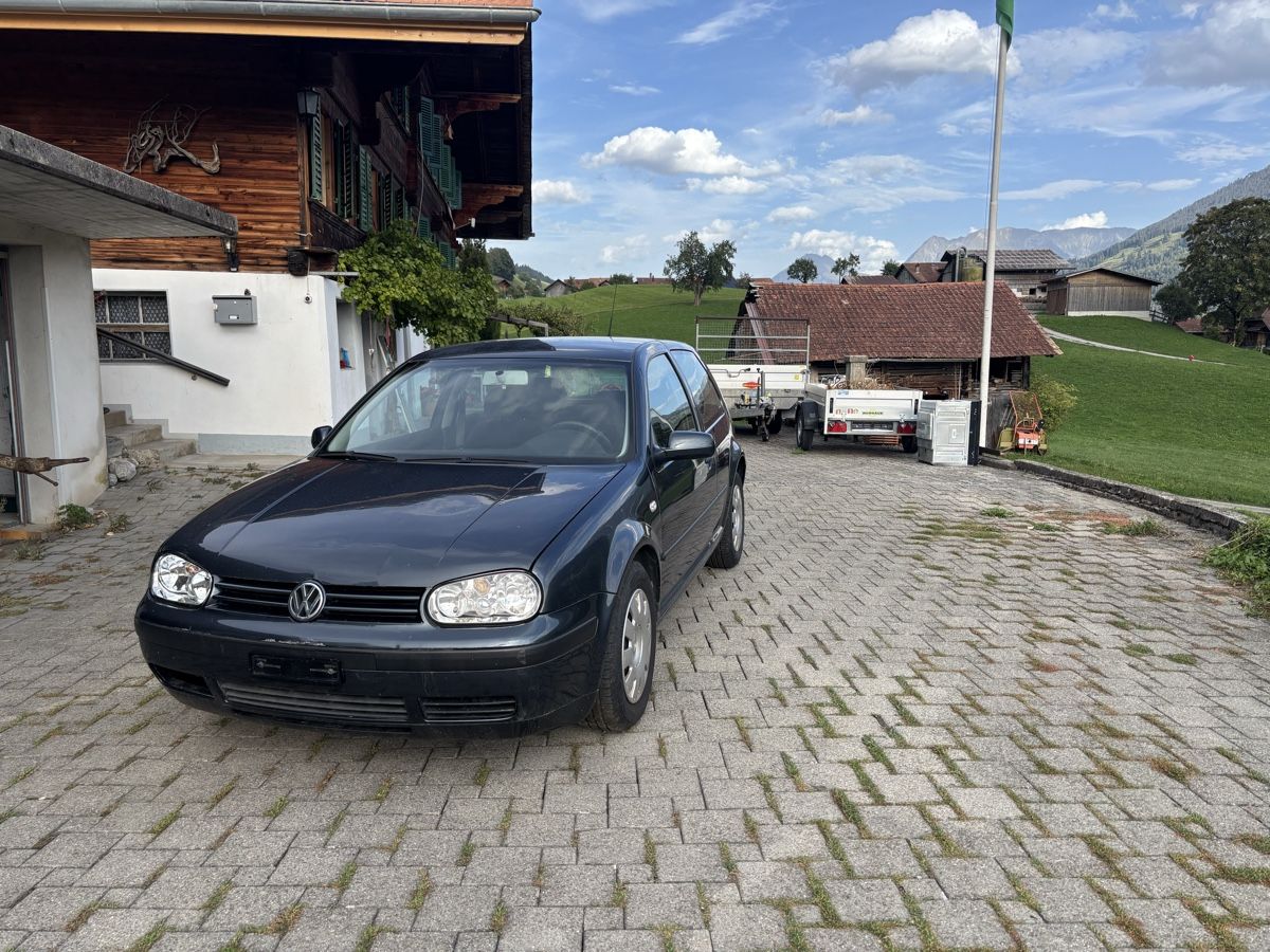 VW Autos: Golf 4 2L – Gebraucht aus Oberwil i. S. von mbo_nxq7
