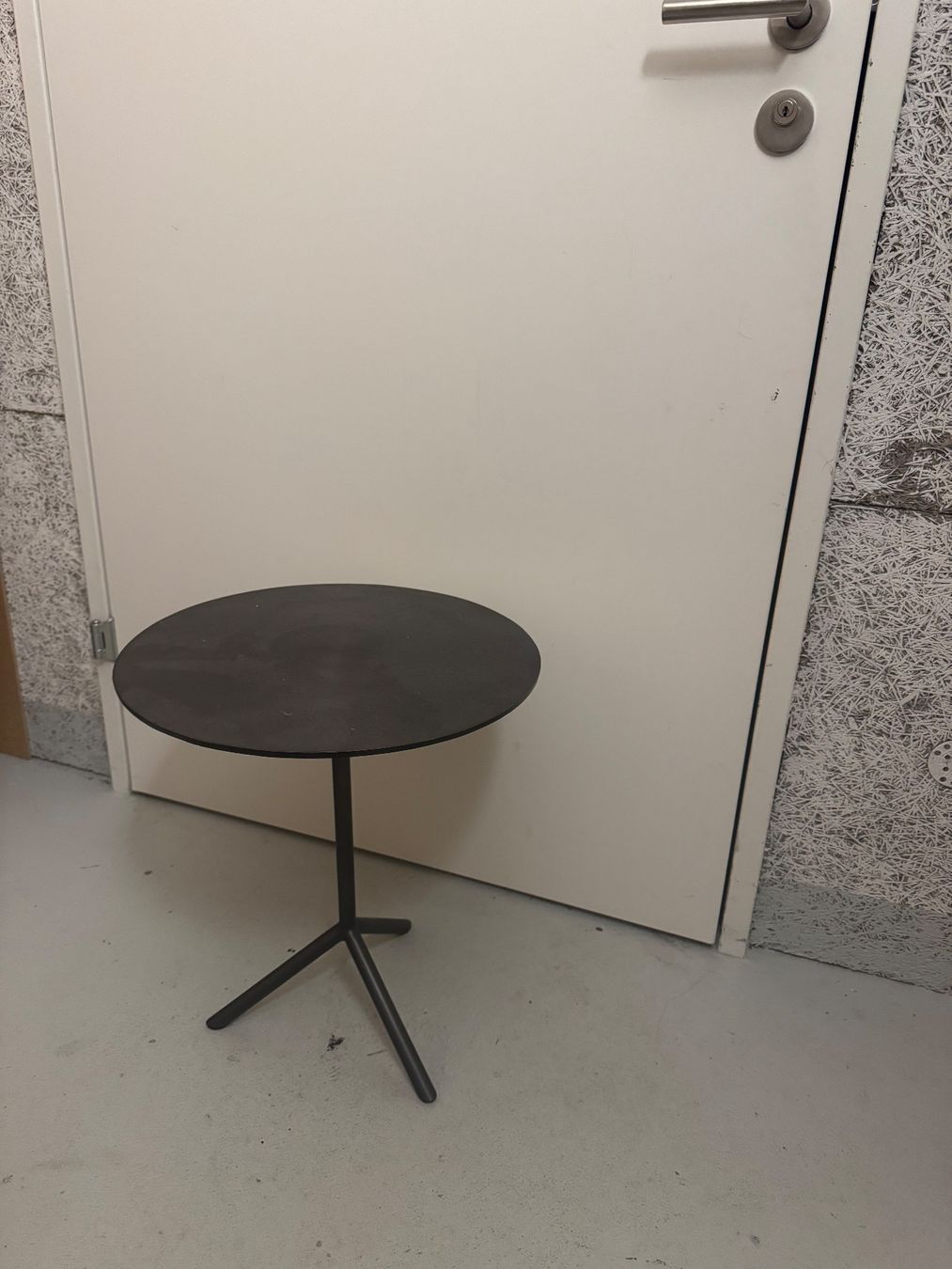Tische: Schwarzer Beistell-Tisch – Gebraucht aus Zürich von mar_pfc7