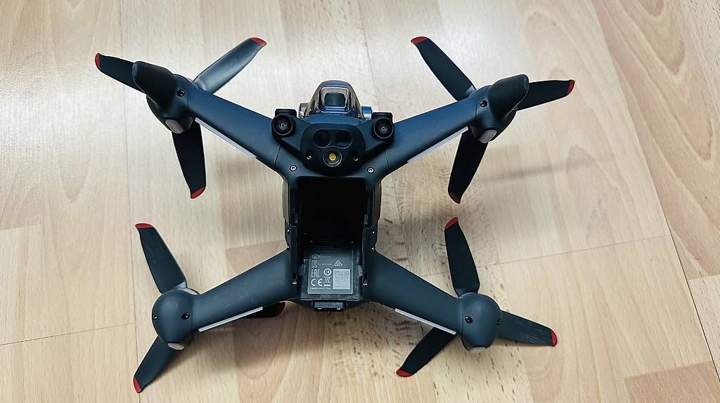 Telecomando: DJI FPV COMBO + Fly more kit + Motion Controller – Usato da Kloten venduto da jasonjason1206 3