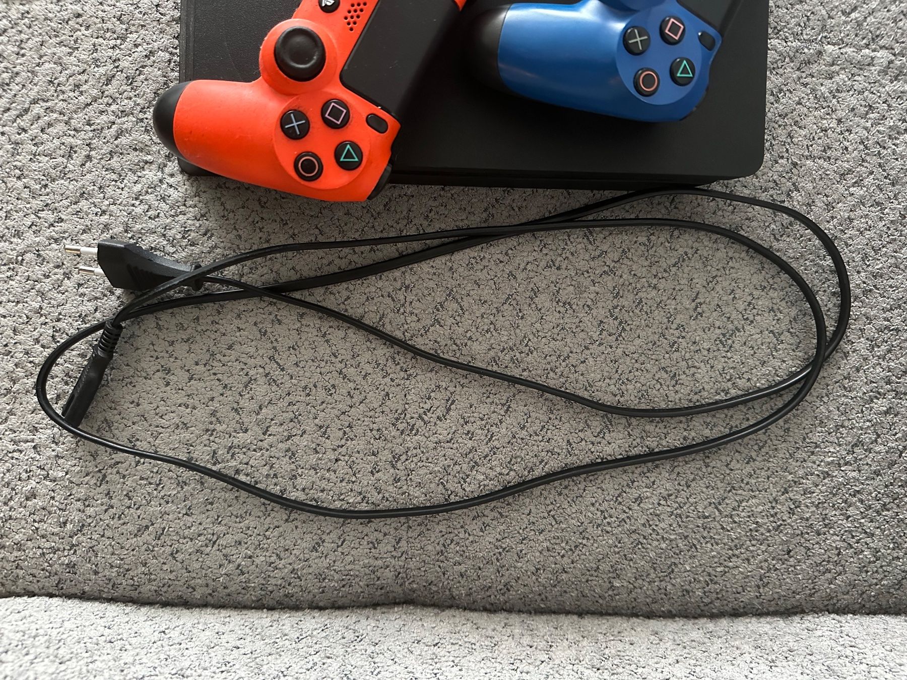Sony Consoles: PS 4 mit 6 Games und 3 Controller – D'occasion à Ostermundigen par nms6670 5