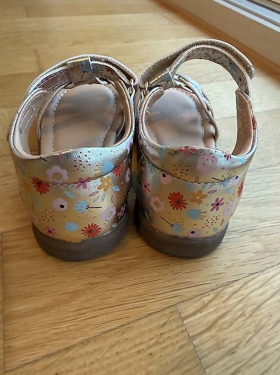 Scarpe per ragazze: Friboo Mädchen Sandalen Gr. 28 – Usato da Kreuzlingen venduto da boriqua01 2