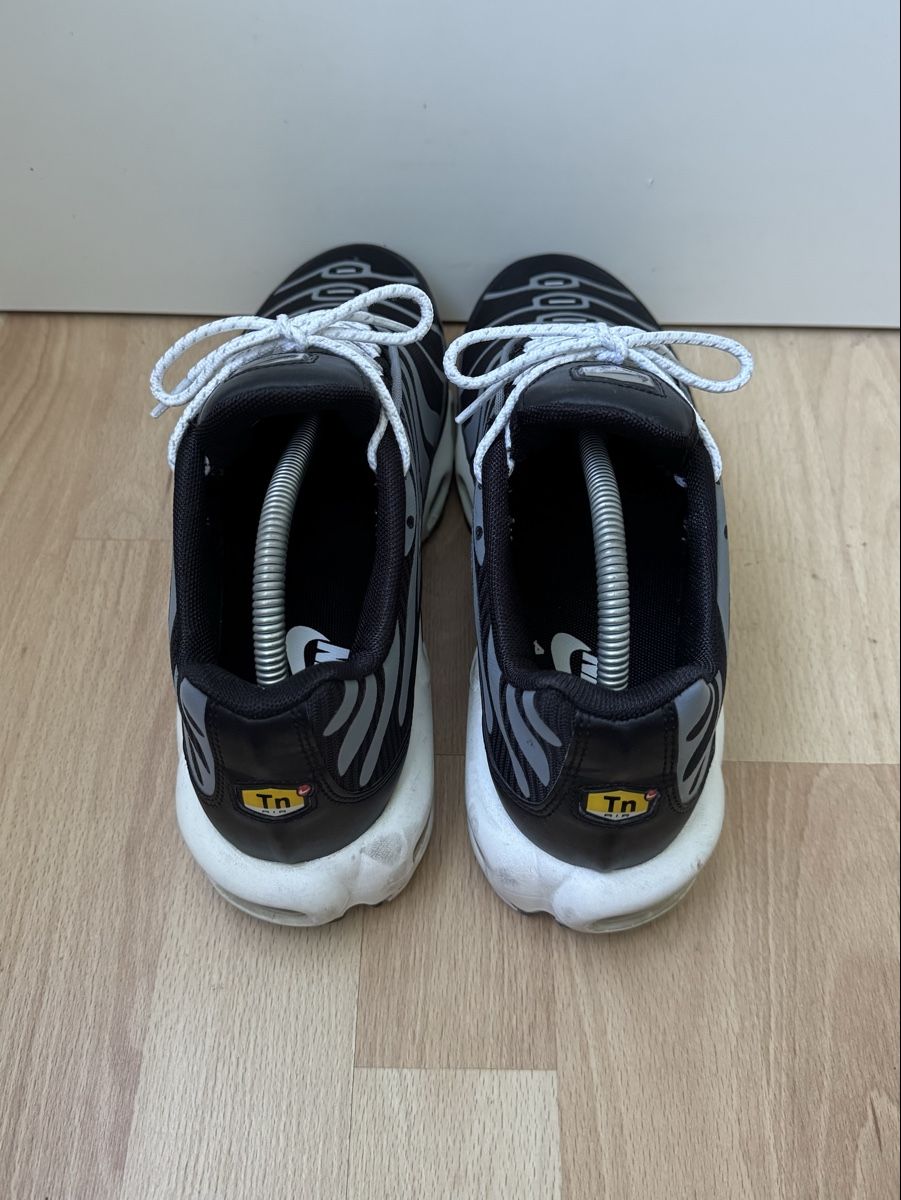 Nike Herrenschuhe: Nike Air Max Tn Plus Schwarz Grösse 42.5 – Neu (gemäss Beschreibung) aus Rudolfstetten von ste_hw3y 2
