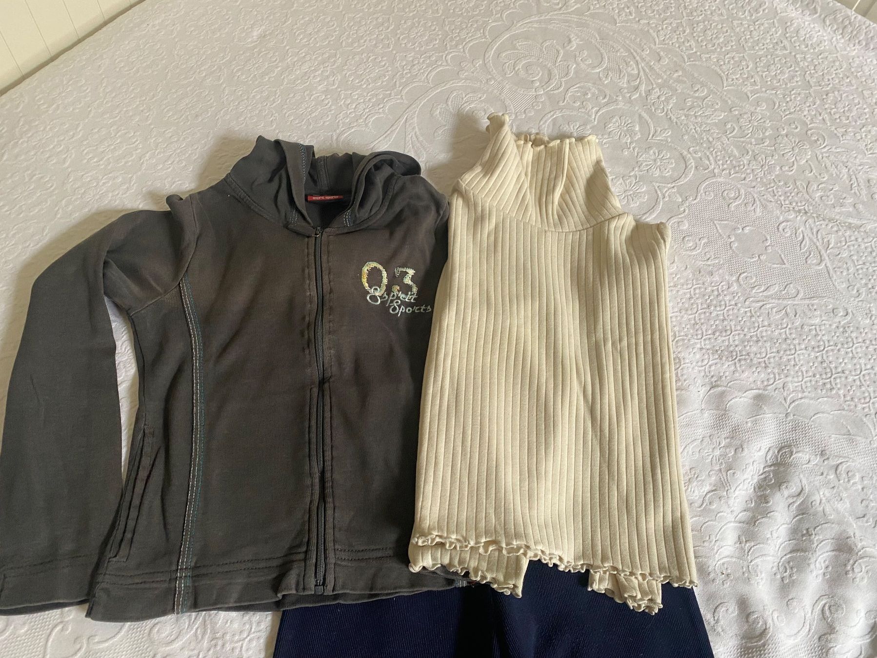 Kleiderpakete & -sets: Rolli, Hose und Esprit Jacket 6-8 Jahre – Gebraucht aus Fribourg von geraldine132