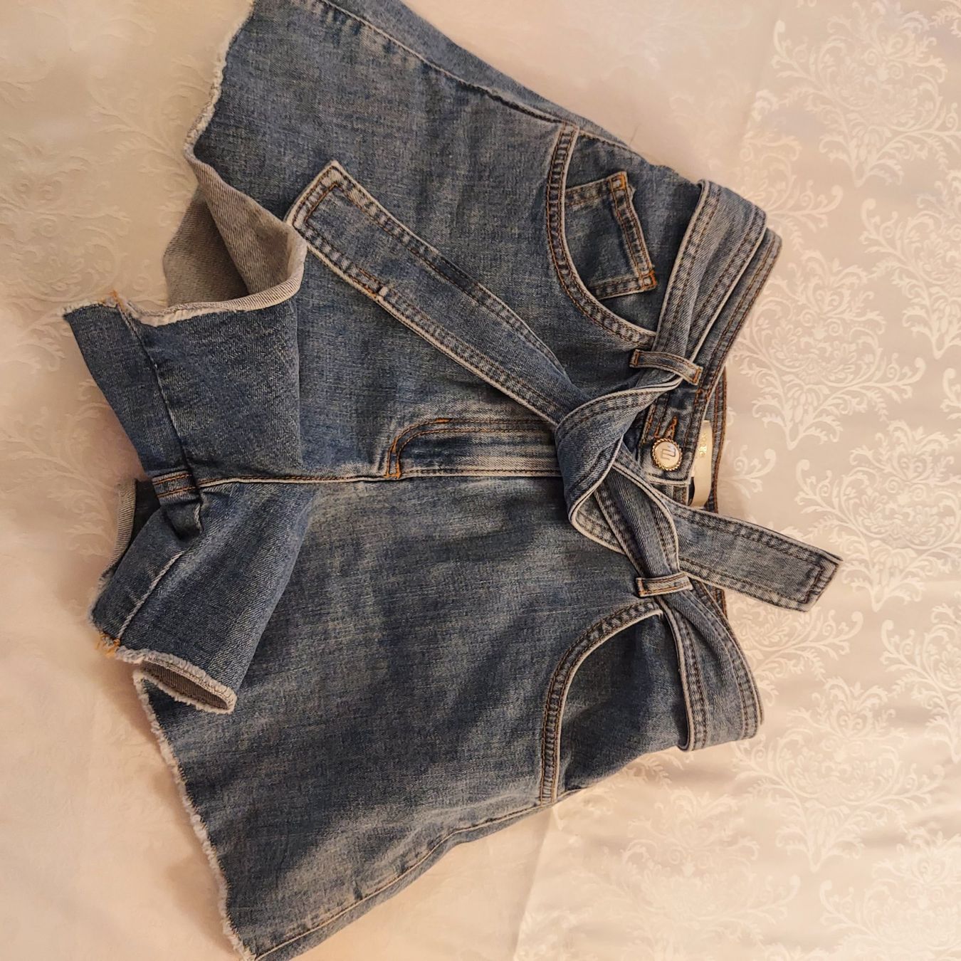 Maje Jeans: Maje Jeansshorts mit Gürtel – Neu (gemäss Beschreibung) aus Davos Platz von nicoletta06 1